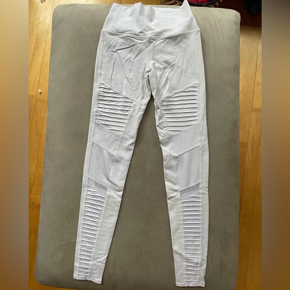 Alo Yoga High-Waist Moto Leggings – White, Size S